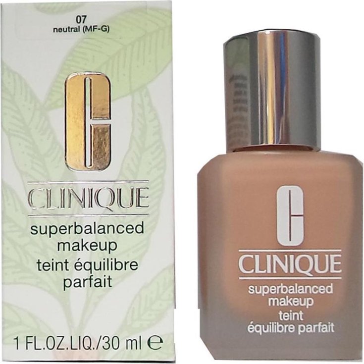CQ AUSGEWOGENES MAKE-UP 07