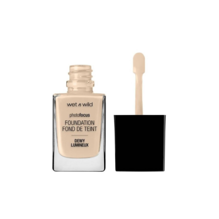 PhotoFocus™ Dewy Nude Ivory 520E Wet N Wild® 1 Foundation