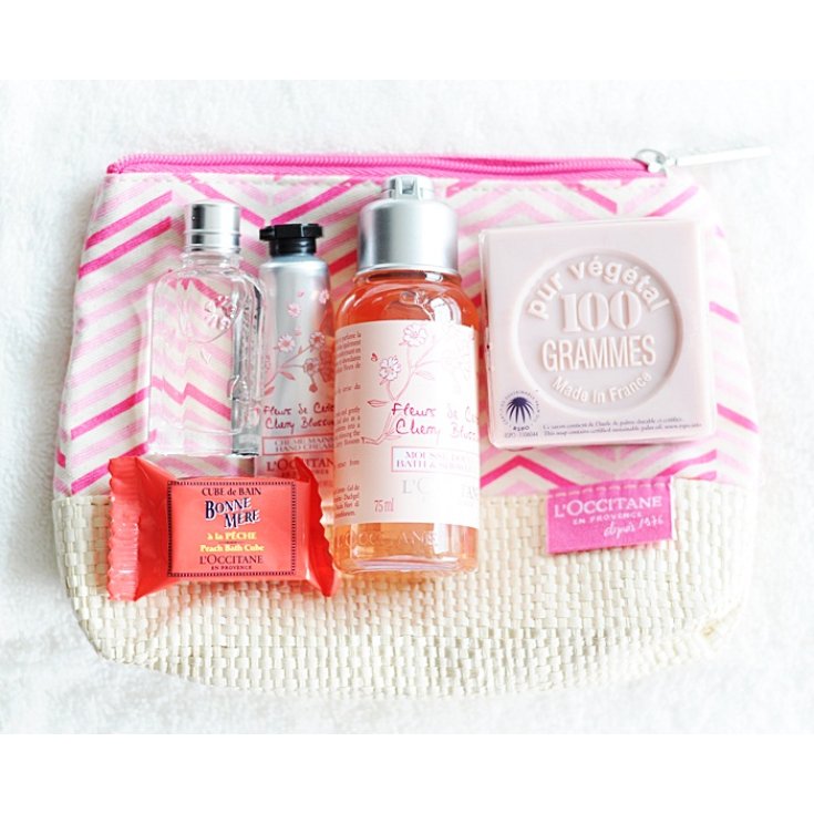 L'Occitane Cherry Blossom mit Kit-Tasche